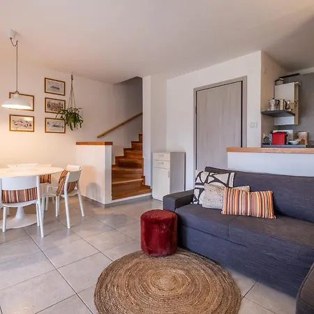 Tennis / Pool / Barbecue בית נופש